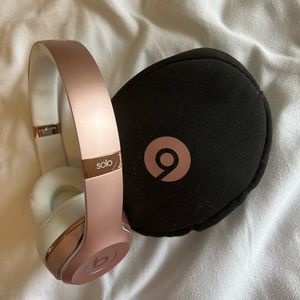 Wireless rose gold beats solo